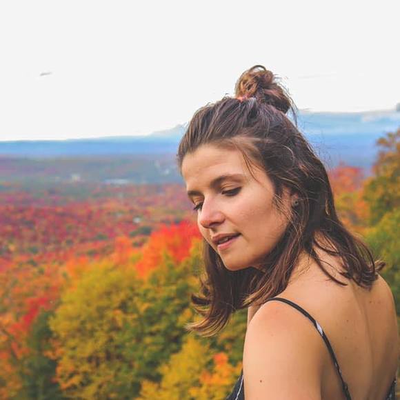 Meet your Posher, Léa - Picture 1 of 1